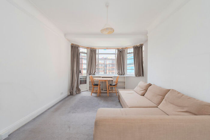 Apartment To Rent In Belsize Avenue, London, NW3