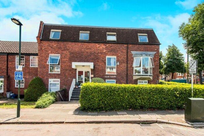 1 Bedroom Flat To Rent In Lilac Court, Teddington, TW11