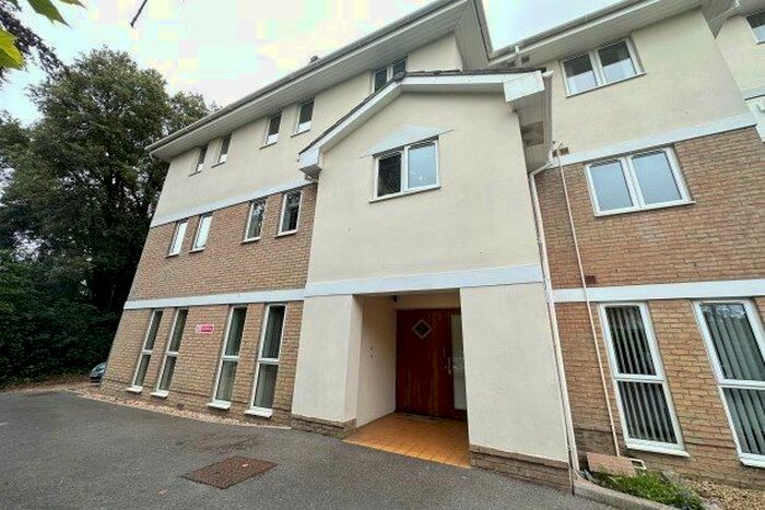 2 Bedroom Flat To Rent In North Road, Poole, BH14