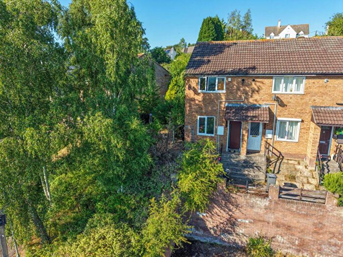 2 Bedroom End Of Terrace House For Sale In Wheelers Walk, Paganhill, Stroud, GL5
