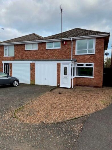 3 Bedroom Semi-Detached House To Rent In Somerset Drive, Nuneaton CV10