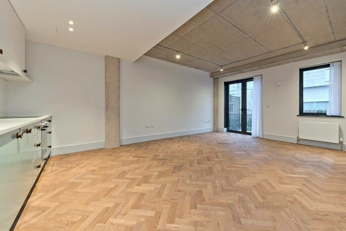 2 Bedroom Flat To Rent In Latimer Road, London, W10