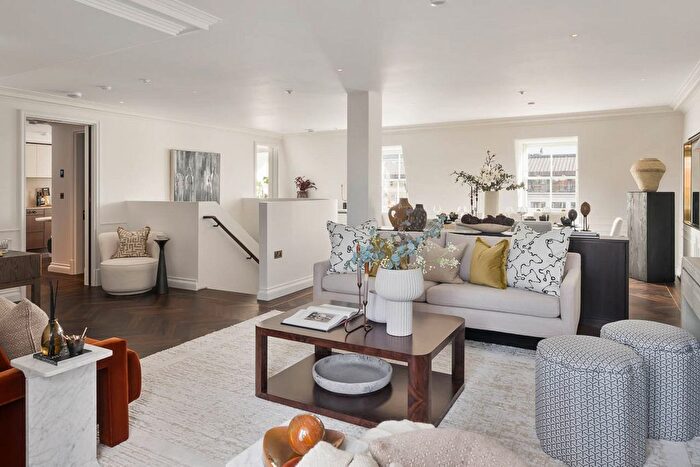 3 Bedroom Flat For Sale In Charles Street, London, W1J