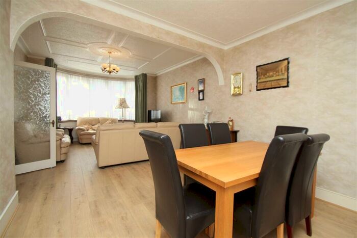 3 Bedroom House To Rent In Grenoble Gardens, Palmers Green, London, N13