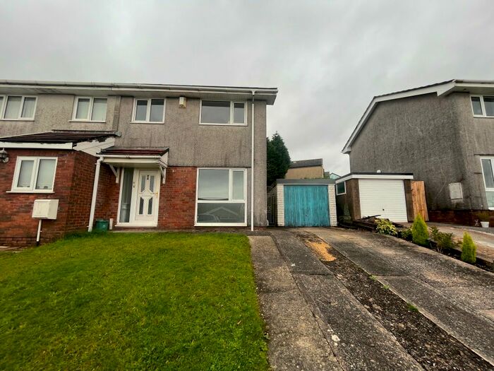 3 Bedroom Semi-Detached House To Rent In Rustic Close, Sketty, Swansea, SA2