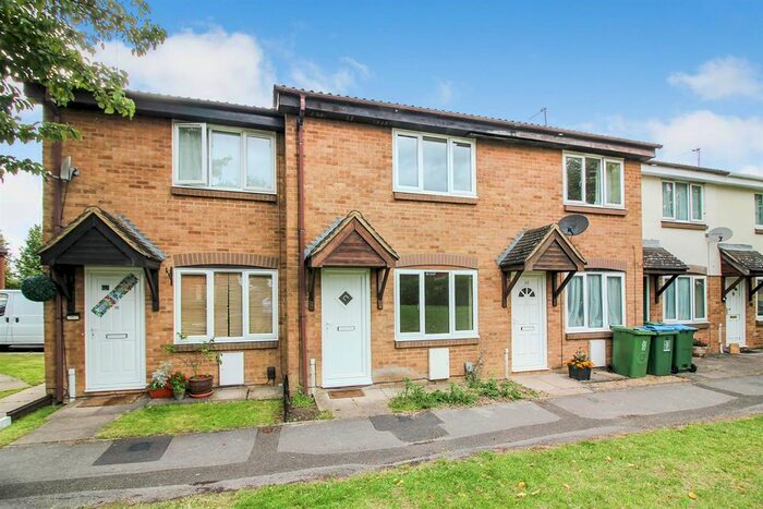 2 Bedroom Property To Rent In Vickery Walk, Aylesbury, HP21