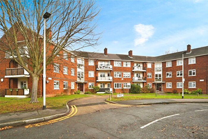 3 Bedroom Flat For Sale In Hermitage Walk, London, London, E18