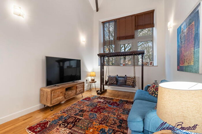 2 Bedroom Duplex For Sale In Green End, Clayton, Bradford, BD14