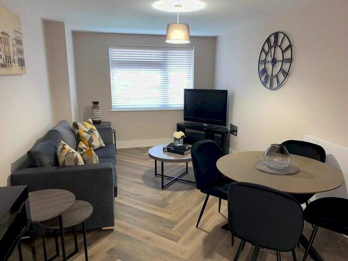 1 Bedroom Flat To Rent In Stratford Road, Solihull, B90