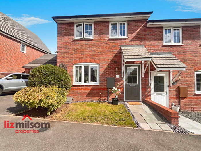 3 Bedroom Semi-Detached House For Sale In Hope Way, Church Gresley, Swadlincote, DE11