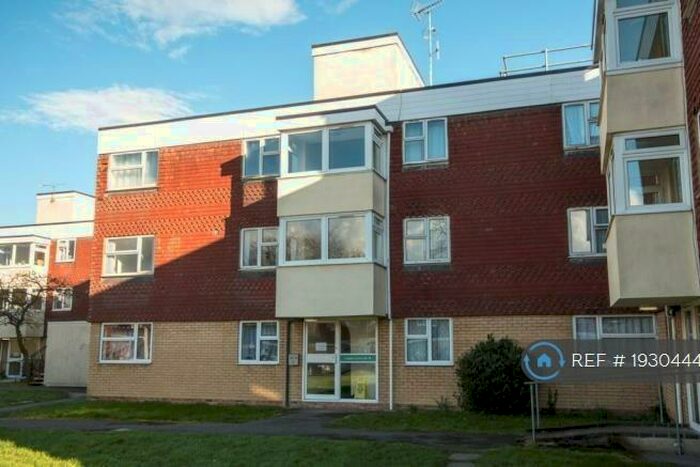 2 Bedroom Flat To Rent In Langdale Gardens, Earley, Reading, RG6