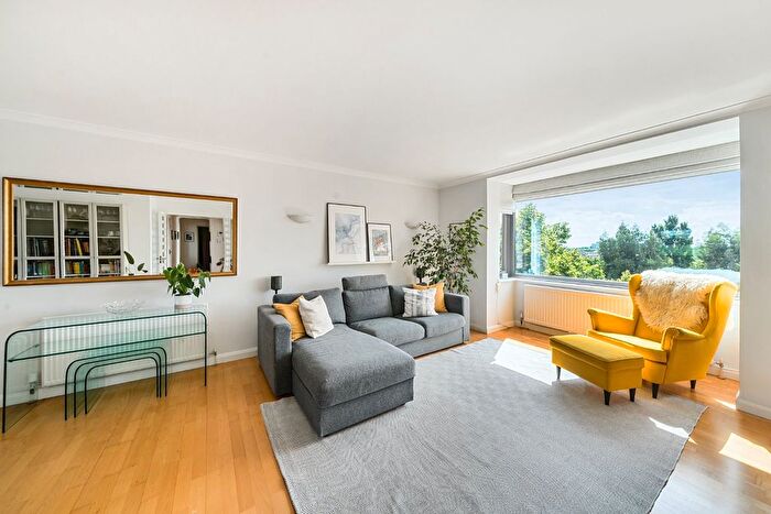 3 Bedroom Flat For Sale In Somerset Square, Holland Park, London, W14