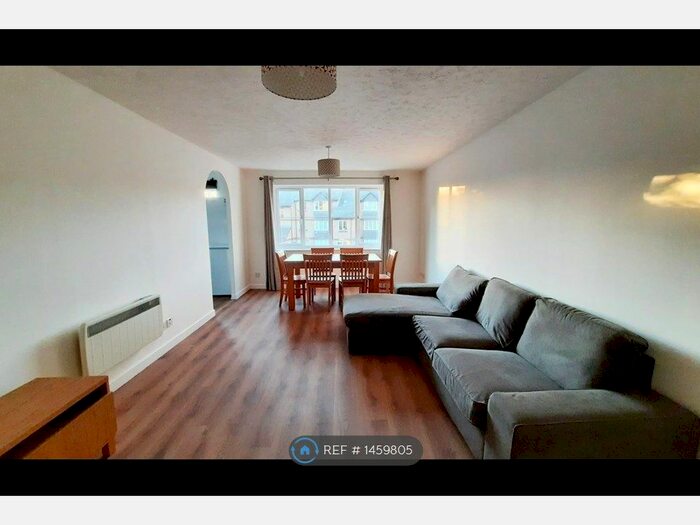 2 Bedroom Flat To Rent In Constable Court, London, SE16