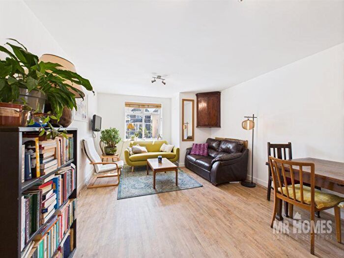 2 Bedroom Apartment For Sale In Newport Road, Roath, Cardiff, CF24