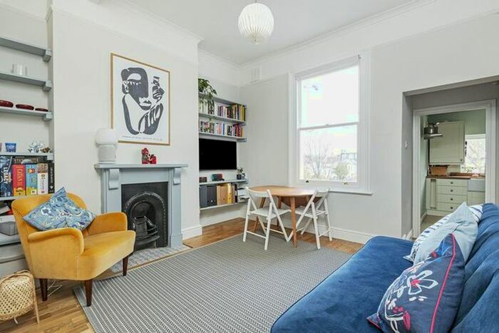 2 Bedroom Flat To Rent In Friern Road, London, SE22