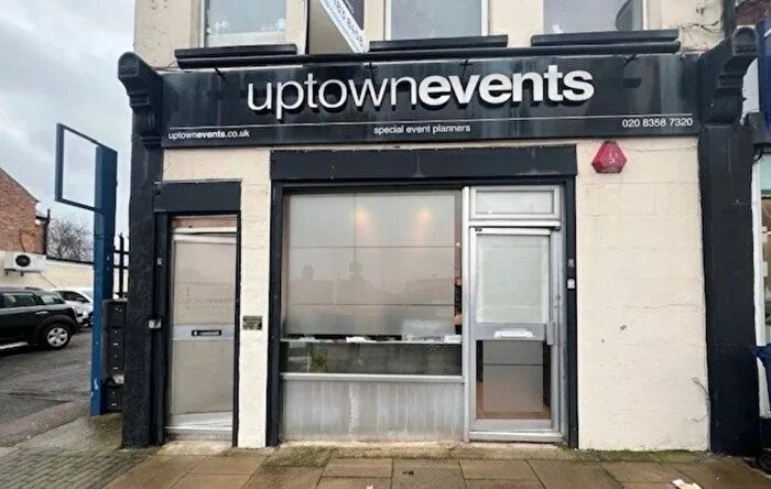 Property To Rent In Daws Lane, London, NW7