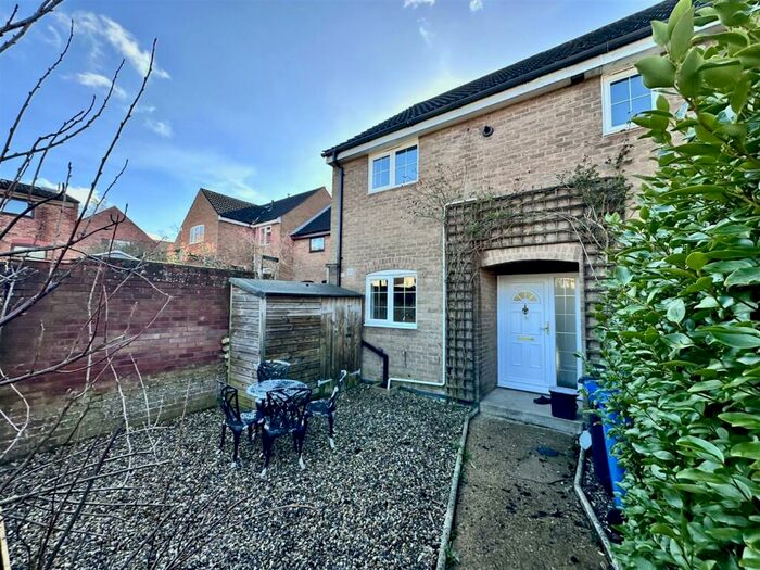 3 Bedroom Semi-Detached House To Rent In Rosebay Close, Norwich, NR6