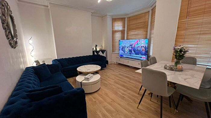 2 Bedroom Flat To Rent In Lynton Road, London, W3