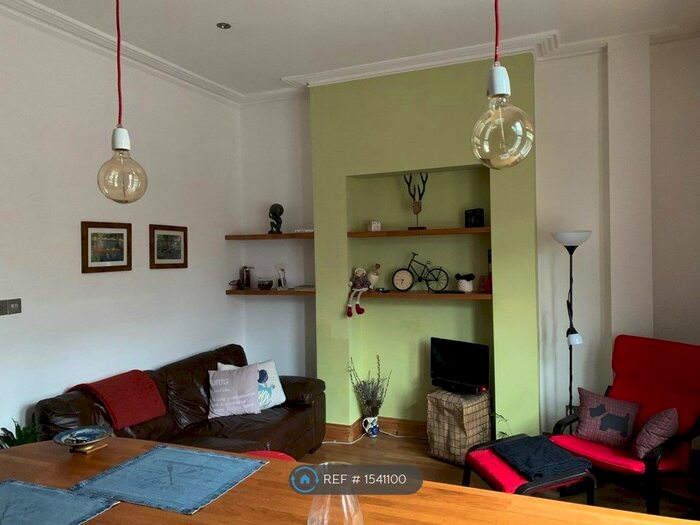 2 Bedroom Flat To Rent In Greyhound Lane, London, SW16