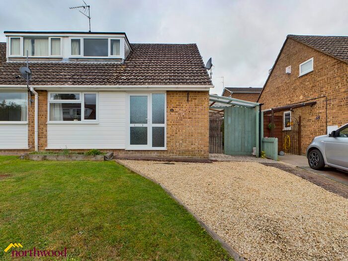 2 Bedroom Semi-Detached House To Rent In Coppice Close, Banbury, OX16