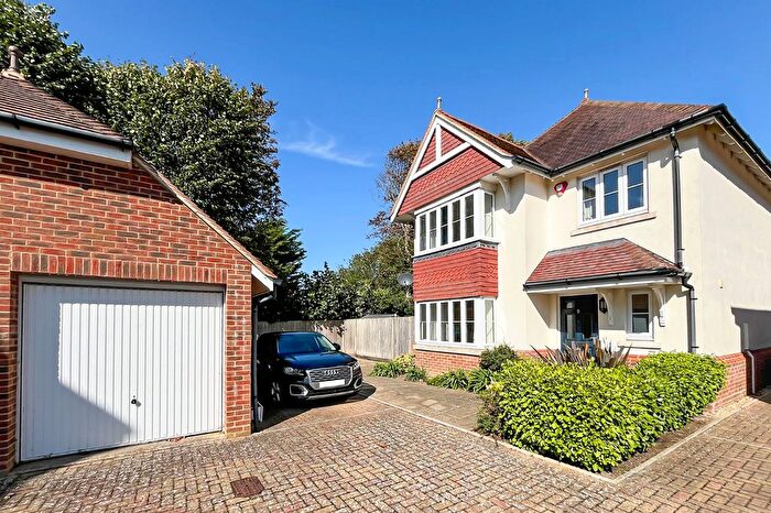 4 Bedroom Detached House For Sale In Beltane Close, East Preston, Littlehampton, West Sussex, BN16
