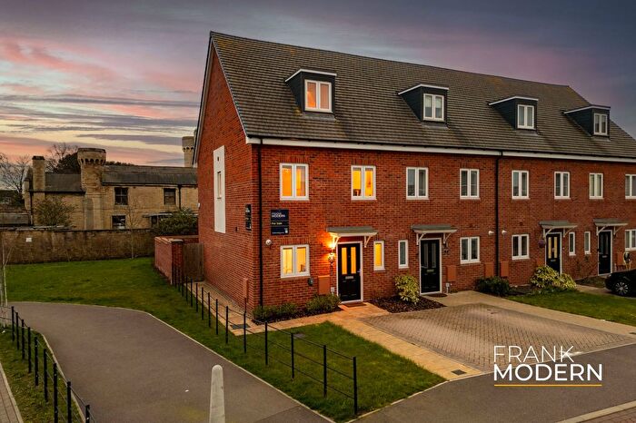 3 Bedroom Terraced House For Sale In Waterfield Close, Peterborough, PE3