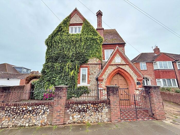 8 Bedroom Detached House For Sale In Dysart Avenue, Drayton, PO6