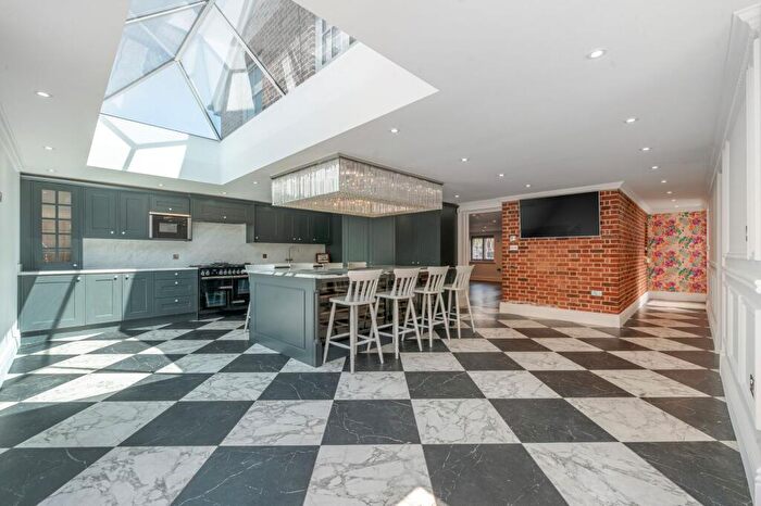 3 Bedroom Detached House For Sale In Baker Street, Waddesdon, HP18
