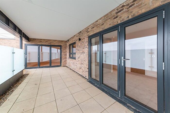 2 Bedroom Apartment To Rent In Chingford Mount Road, Chingford, E4