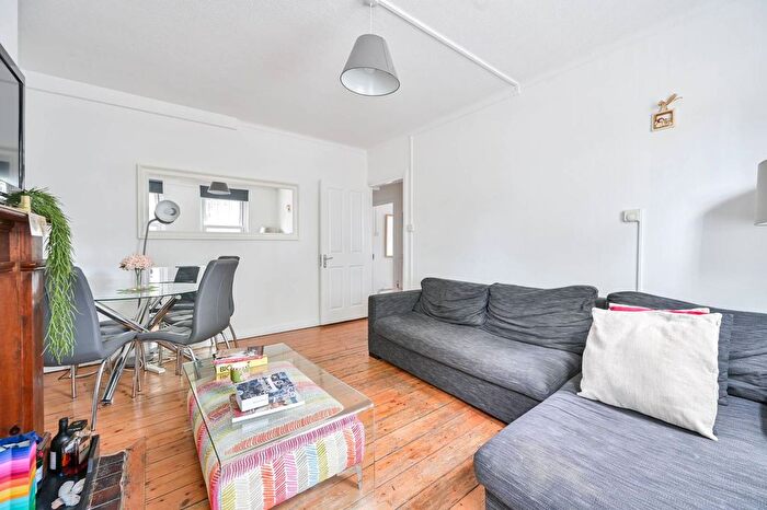 2 Bedroom Flat To Rent In Doddington Grove, Kennington, London, SE17