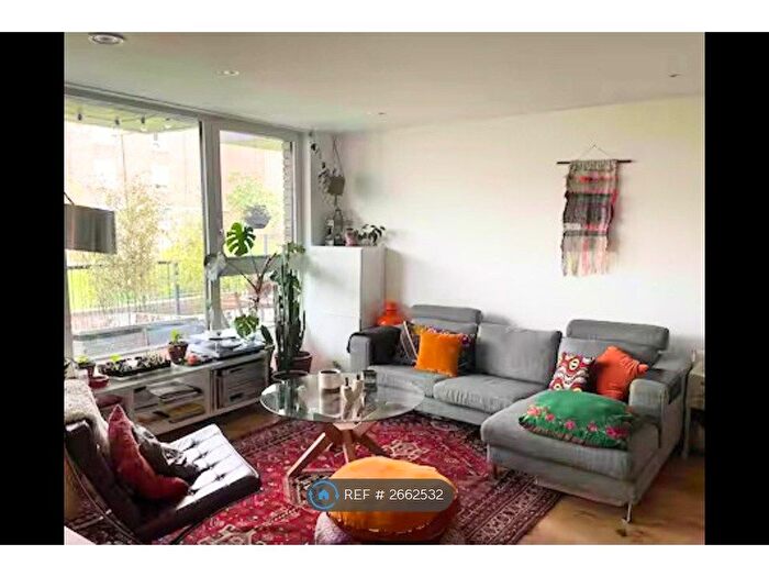 3 Bedroom Flat To Rent In Hockett Close, London, SE8