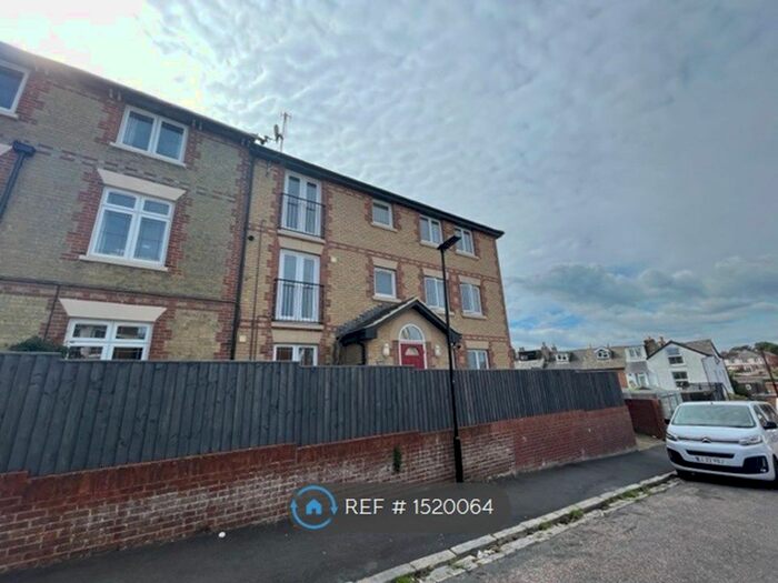 2 Bedroom Flat To Rent In Grove Road, Cowes, PO31