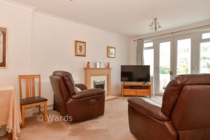 2 Bedroom Detached Bungalow For Sale In Hillingdon Road, Barnehurst, Kent, DA7