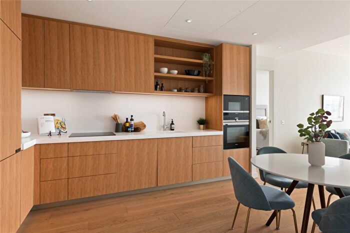 2 Bedroom Flat To Rent In Prospect Way, London, SW11