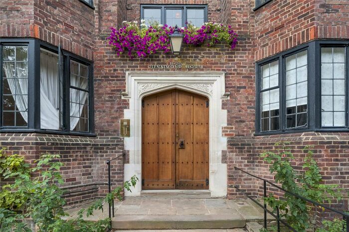 3 Bedroom Flat To Rent In Glenalmond House, Manor Fields, Putney, London, SW15