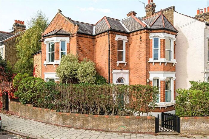 3 Bedroom Flat For Sale In Fairmount Road, Brixton, SW2