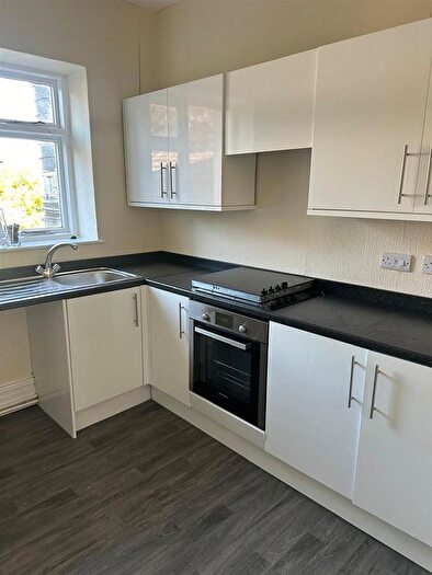3 Bedroom Flat To Rent In Millfield Road, Felinfoel, Llanelli, SA14