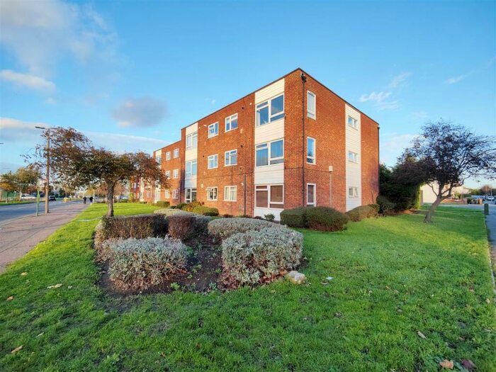 2 Bedroom Apartment To Rent In Sutton Road, Southend-On-Sea, SS2