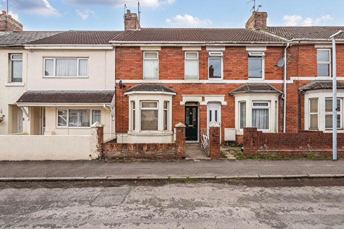 3 Bedroom Terraced House For Sale In Rose Street, Rodbourne, Swindon, SN2