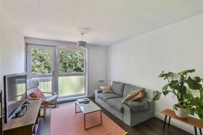 1 Bedroom Flat To Rent In Emmott Close, Stepney, London, E1