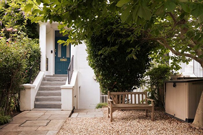 3 Bedroom Flat For Sale In Almorah Road, De Beauvoiur, London, N1