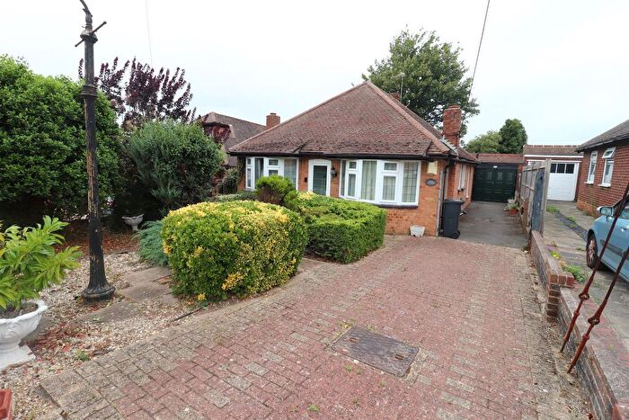2 Bedroom Bungalow For Sale In Glentrammon Close, Orpington, BR6