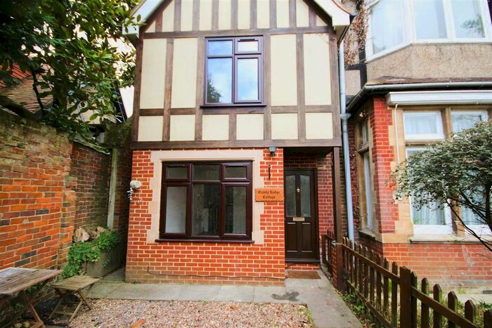 2 Bedroom End Of Terrace House To Rent In Cranley Road, Guildford, GU1
