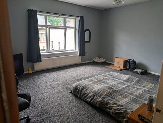 2 Bedroom Flat To Rent In High Street, NP13