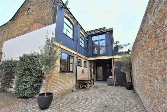 2 Bedroom Flat To Rent In Limes Road, Beckenham BR3