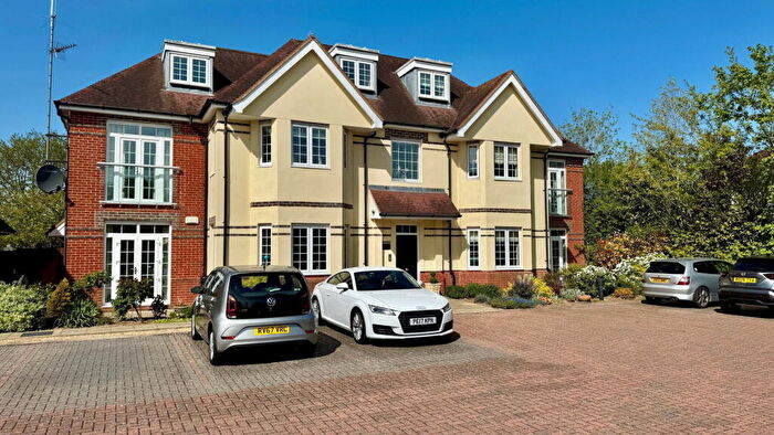 3 Bedroom Apartment For Sale In Abbeydale, Monks Lane, Newbury, RG14
