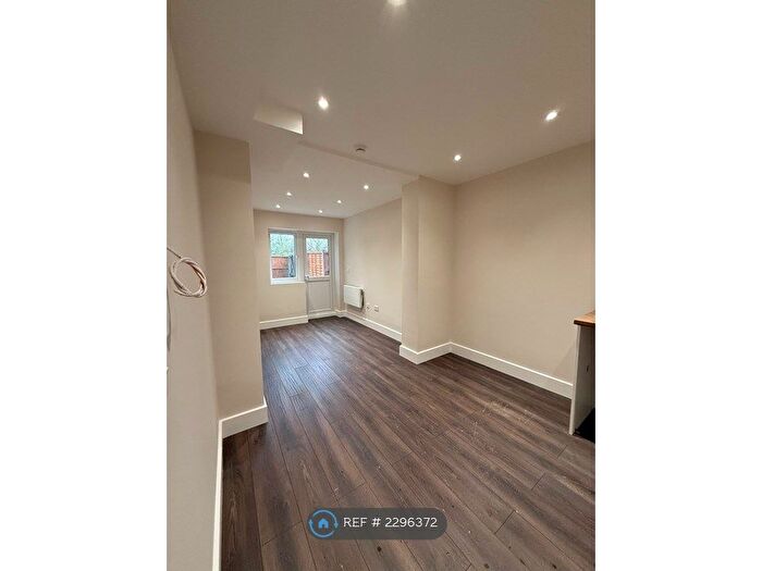 Studio To Rent In Maple Road, Hayes, UB4