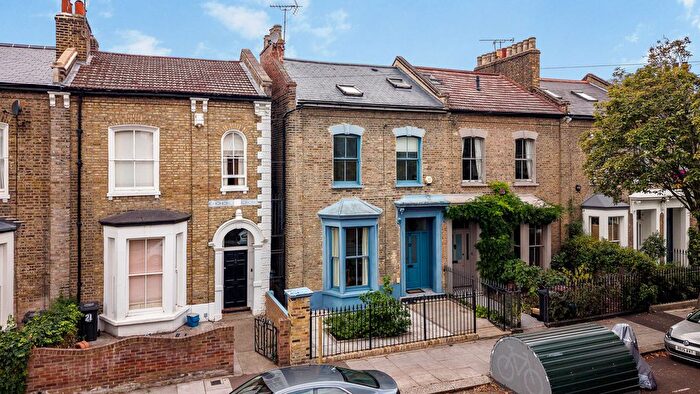 4 Bedroom End Terrace House For Sale In Elrington Road, London, E8