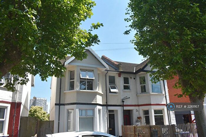 1 Bedroom Flat To Rent In Hamlet Court Road, Westcliff-On-Sea, SS0