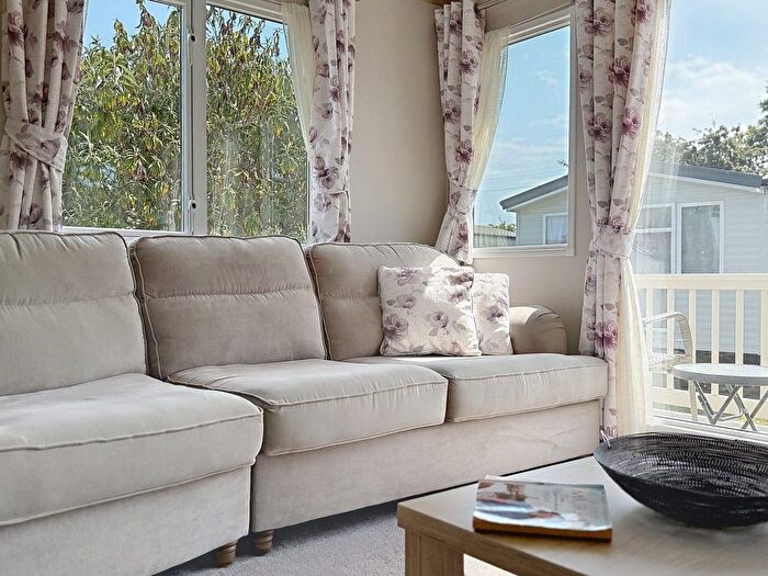 2 Bedroom Park Home For Sale In Arbor Lane, Lowestoft, NR33